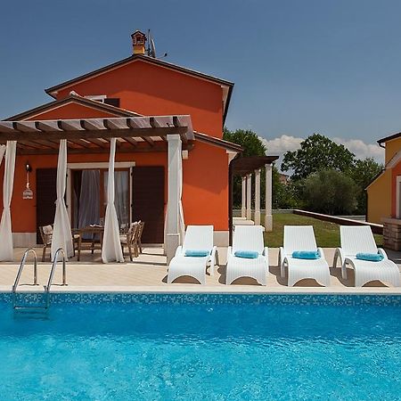 Villas Vilanija 우마그 외부 사진